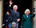 Camila, de 75 años, y el rey Carlos III, de 73 años, se han pronunciado por una monarquía más pequeña y moderna, acorde con los tiempos actuales. AP/A. Milligan