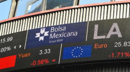 El principal indicador de la Bolsa Mexicana de Valores, el IPC,  terminó el lunes con una ganancia de 1.8 por ciento. EFE/ARCHIVO