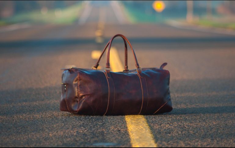 Sin saber qué hacer, la joven anduvo caminando por las calles de la ciudad, y por las noches pernoctaba en la Central de Autobuses. ESPECIAL/Foto de Jed Owen en Unsplash