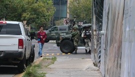 Balacera en Puerta de Hierro: Trabajadores y visitantes acuden con temor a lugar de hechos violentos