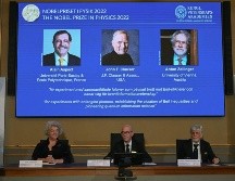 Los tres, quienes compartirán el premio de 10 millones de coronas suecas, recibirán el galardón de manos del rey Carlos XVI Gustavo en una ceremonia en Estocolmo el 10 de diciembre. AFP / J. Nackstrand