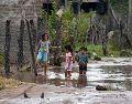 Tras degradarse "Orlene" a depresión tropical, solo Sinaloa y Jalisco anunciaron que las actividades educativas se reanudaban este martes. AP / F. Llano
