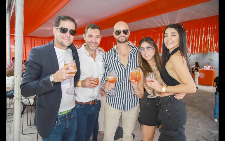 Erick Castillo, Erik Michel, Jorge Serrano, Daniela Lozano y Daniela Franco. GENTE BIEN JALISCO/Antonio Martínez