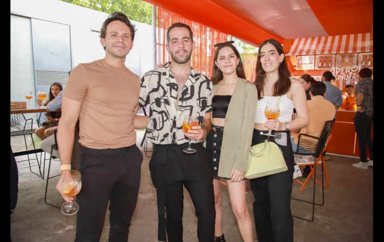 Ricardo Olavarrieta, Miguel González, Regina Rebora y Andréa Toza. GENTE BIEN JALISCO/Antonio Martínez