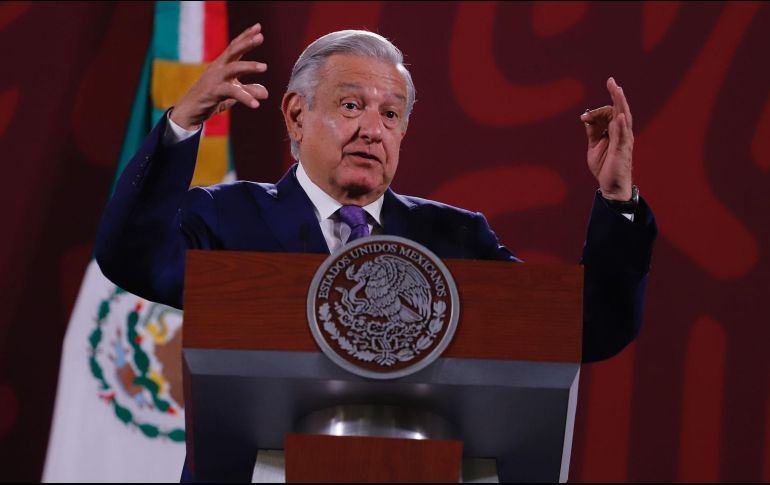 López Obrador aseguró que los 15 jóvenes que integran la Ayudantía sustituyen a ocho mil elementos del extinto Estado Mayor Presidencial. SUN/B. Fregoso