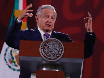 López Obrador aseguró que los 15 jóvenes que integran la Ayudantía sustituyen a ocho mil elementos del extinto Estado Mayor Presidencial. SUN/B. Fregoso