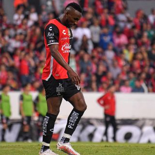 ¿Se perderá el próximo torneo? Operan a Julián Quiñones de una rodilla