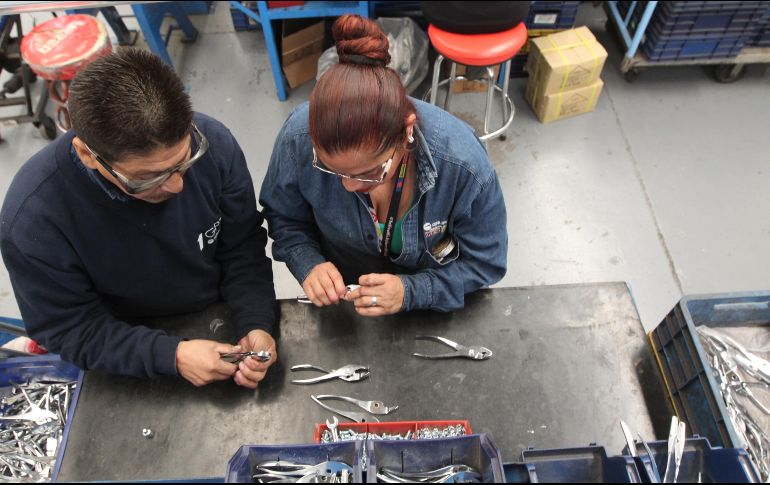 En cuanto al salario, al cierre de septiembre 2022, el salario base de cotización promedio de los puestos de trabajo afiliados al IMSS alcanzó un monto de 480.7 pesos. EL INFORMADOR / ARCHIVO