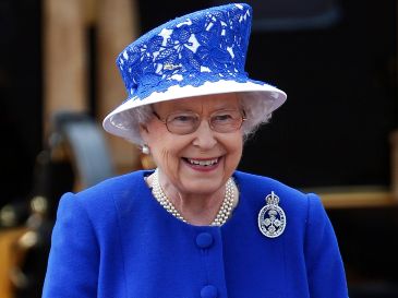 La pasión que Isabel II de Reino Unido tenía por los caballos se suma al gran cariño que compartía por sus perritos corgis. AP/ARCHIVO