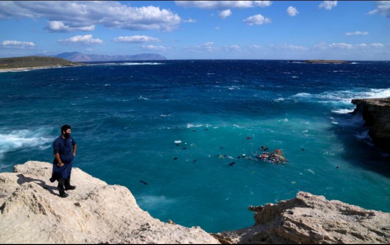 Dos embarcaciones de migrantes naufragaron cerca de la Isla de Citera, entre Grecia y Turquía, dejando un saldo, hasta el momento, de 22 muertos. AP/ T. Stravakis
