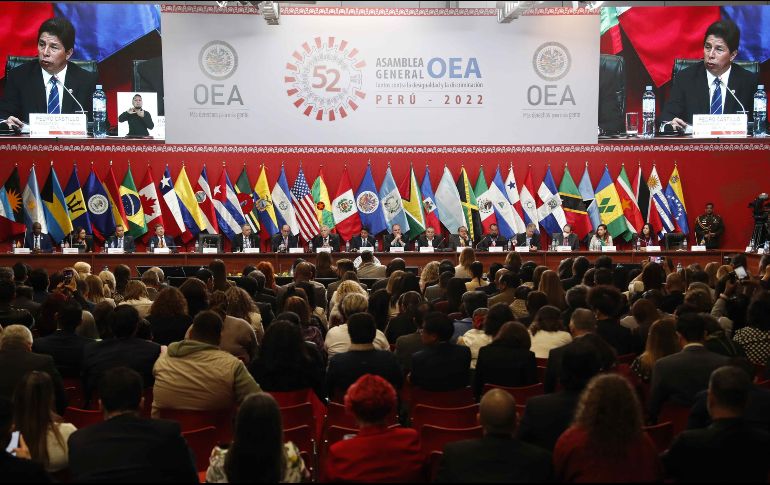 La resolución recuerda declaraciones y resoluciones previas de la OEA sobre el conflicto y manifiesta una 
