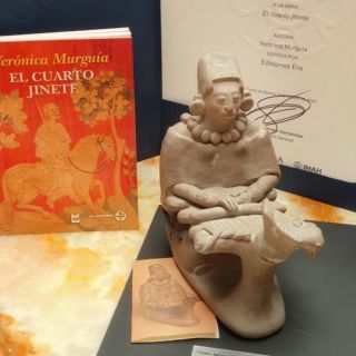 ‘El cuarto jinete’, de Verónica Murguía, obtiene el Premio Antonio García Cubas 2022