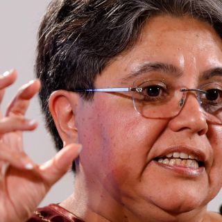 Raquel Buenrostro: Celebran y critican su llegada a la SE