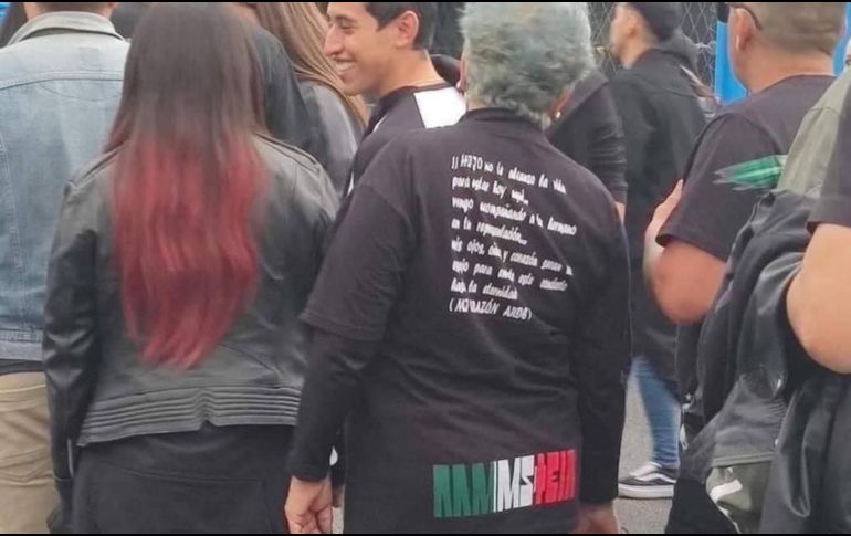 La madre de un joven que falleció por COVID decidió asistir al concierto de la banda alemana Rammstein en memoria de su hijo. FACEBOOK/ Gritaradio