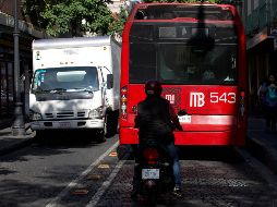 Afortunadamente la reportera y su compañero fueron trasladados a una unidad médica y presentan daños leves. SUN/ARCHIVO