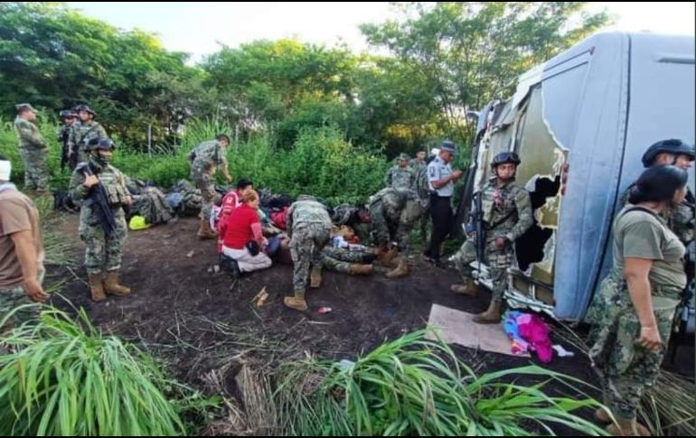 Tras el accidente, se presentaron al lugar unidades de emergencia para auxiliar a los heridos. TWITTER/@HrPelotonmx