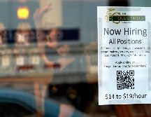 El mes pasado, los salarios subieron 5% en comparación con un año antes, el crecimiento más lento en 12 meses desde diciembre. AP/ARCHIVO