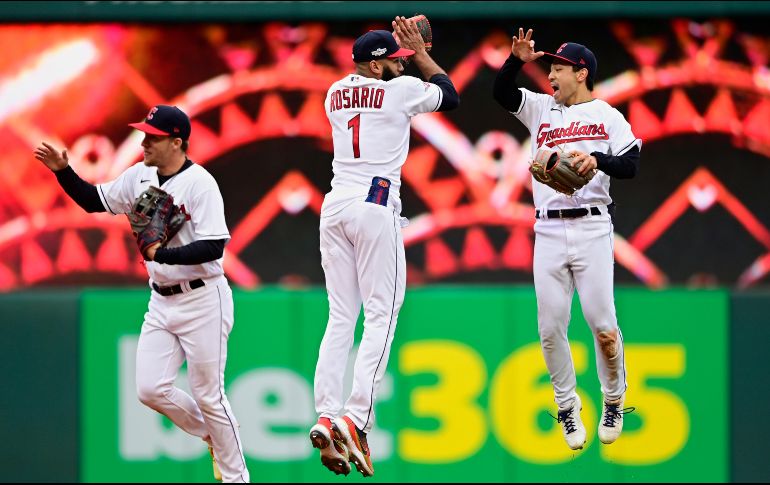 Con 17 jugadores debutantes en las Grandes Ligas, los Guardianes avanzaron a los playoffs sin experiencia. Sin embargo, Ramírez y Bieber ya han jugado en postemporada y ambos han destacado por los campeones de la División Central de la Liga Americana. AP / D. Dermer