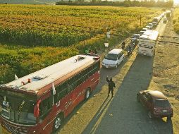 Los policías zapopanos ayudan a la población durante las mañanas. EL INFORMADOR/A. Navarro