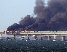Según el Comité Antiterrorista ruso, resultaron dañados dos carriles para vehículos, pero no el arco del puente. AFP