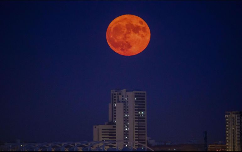 Está por acabarse el año y el cielo nos deleitará con lunas espectaculares. EFE/ARCHIVO
