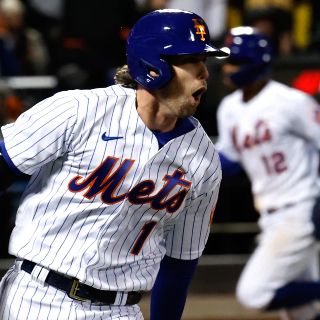 Grandes Ligas: Mets doblegan a Padres y sobreviven