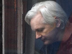 Julian Assange fue detenido por la policía británica en 2019, después de haberse refugiado durante siete años en la embajada de Ecuador en Londres. EFE / ARCHIVO