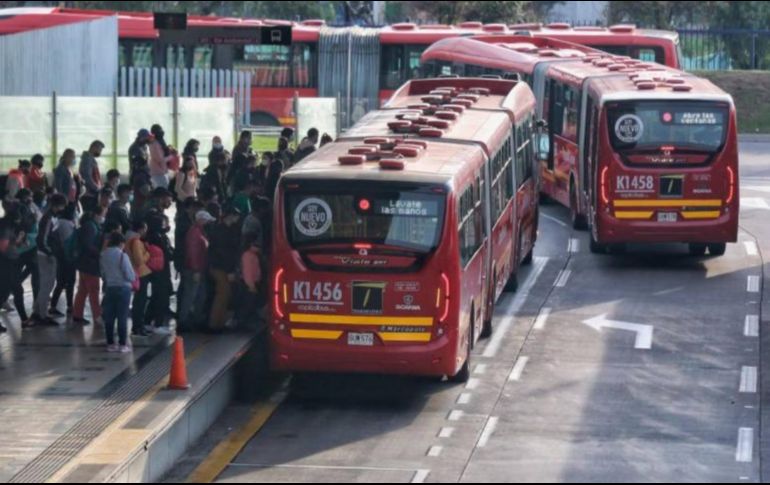 De acuerdo con la información oficial compartida por elementos de seguridad de Bogotá, los videos de vigilancia de la línea de autobuses ya se encuentran en revisión para dar con el responsable del crimen. ESPECIAL/ COLPRENSA