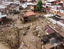 De acuerdo con los registros, este deslave es el peor desastre natural de Venezuela en décadas. La crecida del río, de hasta seis metros arrastró automóviles, porciones de viviendas y las antenas telefónicas, dejando a gran parte de la región sin electricidad.  AFP/ Y. Cortéz