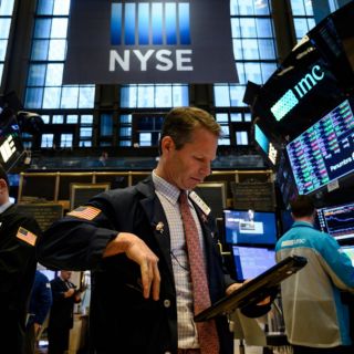Wall Street cierra en rojo y el Dow baja un 0.32 %