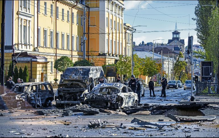 Los ataques del Ejército ruso fueron a blancos civiles en las principales calles y avenidas de barrios de Kiev, y dejaron ocho personas muertas. AFP