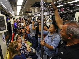 Pese a que en Jalisco sigue siendo obligatorio usar el cubrebocas en el transporte público para evitar contagios de COVID-19, hay personas que no acatan esta disposición impuesta por el Gobierno estatal. EL INFORMADOR/C. Zepeda