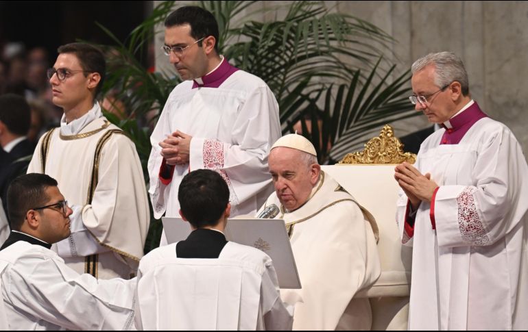 El Papa Francisco ofreció una misa en la Basílica de San Pedro por el 60 aniversario del Segundo Concilio del Vaticano. EFE/ C. Peri