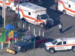 Los servicios de emergencia acudieron a la guardería tras recibir el reporte de un niño inconsciente. El edificio fue evacuado después de que se activaron los detectores de calidad del aire que usaban los bomberos. AP/ Z. DeWever