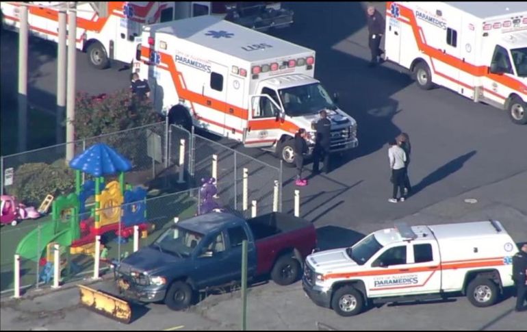 Los servicios de emergencia acudieron a la guardería tras recibir el reporte de un niño inconsciente. El edificio fue evacuado después de que se activaron los detectores de calidad del aire que usaban los bomberos. AP/ Z. DeWever