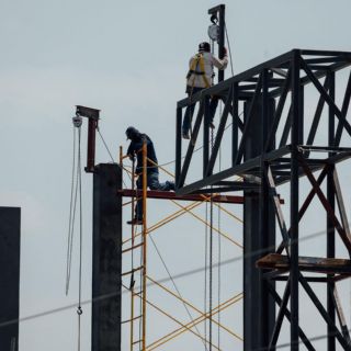 Pese a crisis, economía mexicana está subiendo: López Obrador