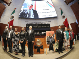 Con la presencia de sus 10 hijos, algunos menores de edad, se recordó al senador de Morena, quien murió junto con su esposa, Pilar Hernández Morales, el sábado pasado en un accidente automovilístico. TWITTER / @senadomexicano