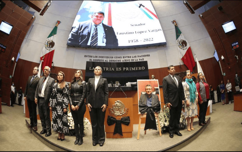 Con la presencia de sus 10 hijos, algunos menores de edad, se recordó al senador de Morena, quien murió junto con su esposa, Pilar Hernández Morales, el sábado pasado en un accidente automovilístico. TWITTER / @senadomexicano
