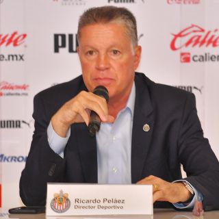 ¡Oficial! Ricardo Peláez se va tras fracasar en Chivas