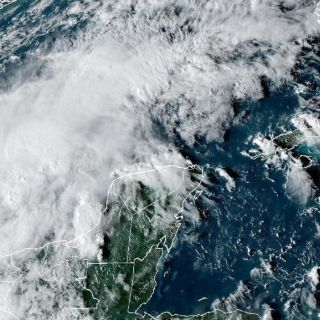Karl: Se forma tormenta tropical frente a Veracruz y Campeche