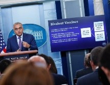 El doctor Ashish Jha, coordinador de la respuesta al COVID-19 de la Casa Blanca, durante una conferencia de prensa este martes. EFE/J. Countess