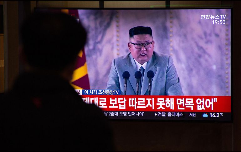 El líder norcoreano, Kim Jong Un, supervisó el lanzamiento de los misiles que recorrieron dos mil kilómetros sobre el mar. EFE/ARCHIVO