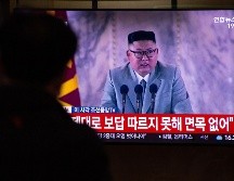 El líder norcoreano, Kim Jong Un, supervisó el lanzamiento de los misiles que recorrieron dos mil kilómetros sobre el mar. EFE/ARCHIVO