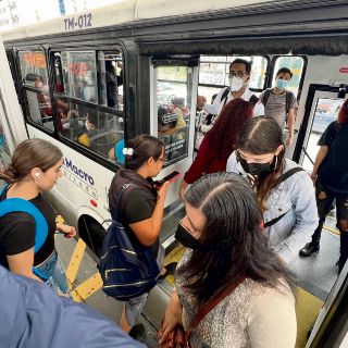 Transporte masivo mueve al día a 700 mil usuarios