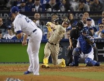 Jake Cronenworth puso cifras definitivas con un jonrón en la octava entrada. AFP/K. Djansezian