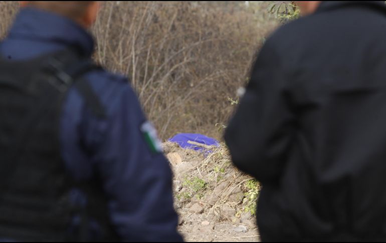 Tras un operativo de búsqueda, autoridades estatales y municipales recuperaron una bolsa y una camiseta de color café en un terreno baldío. EL INFORMADOR / ARCHIVO