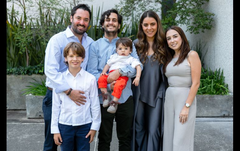 Enrique, Marcos, Matías y Sebastián Robles con Carolina Crowley y Dany Colunga. GENTE BIEN JALISCO/Jorge Soltero