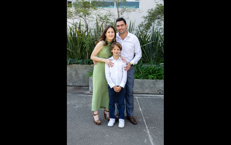 Vanesa Larrazabal Simón y Juan Carlos Álvarez del Castillo con Matías Robles. GENTE BIEN JALISCO/ Jorge Soltero