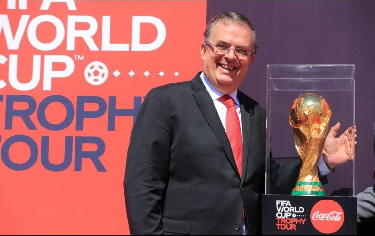 El canciller se mostró contento con la llegada de la copa que recibirá el campeón de la próxima justa mundialista y hasta aseguró que 