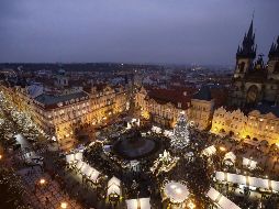 Praga. Siempre en el corazón del viajero que conoce esta ciudad, y en Navidad no hace sino aumentar su ya legendaria belleza. ESPECIAL